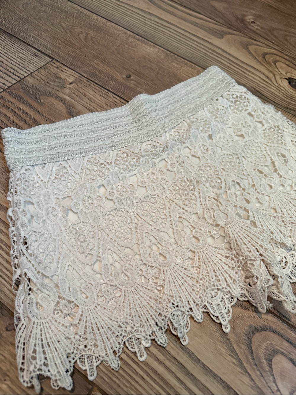 Beautees Ivory Crochet Lace High-Waist Shorts - Picture 4 of 8